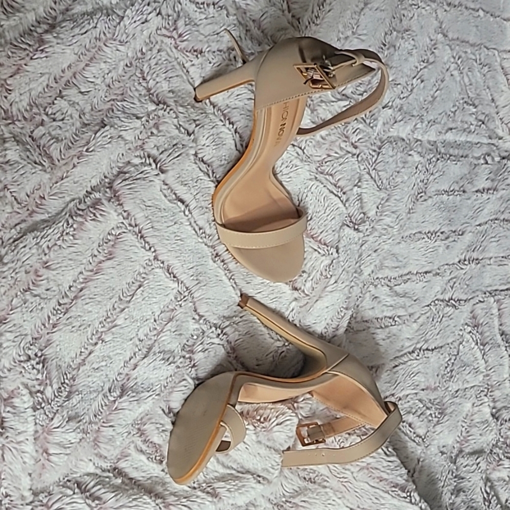 Size 6 Fashion Nova Heels